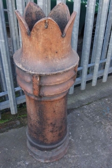 Crown top chimney pot